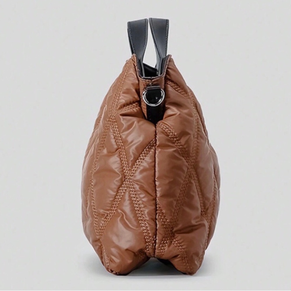NEW-Women’s Large Capacity Tote. - Picture 3 of 5